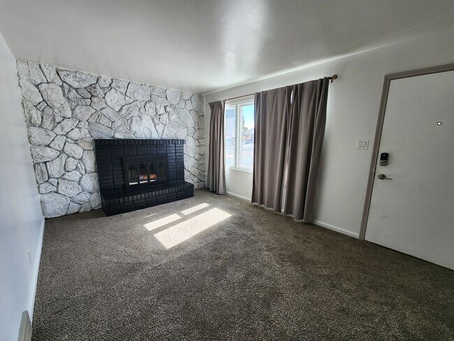 Foto del edificio - Darling remodeled 2 bdrm house w/ fenced y...
