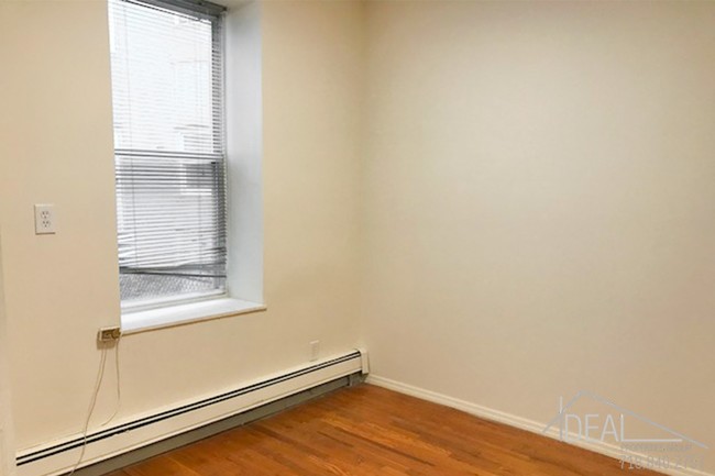 Building Photo - Kensington 2 Bedroom -Ground Floor