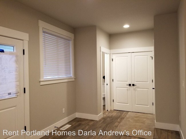 Building Photo - 3 br, 2.5 bath House - 12984 SE Market Street