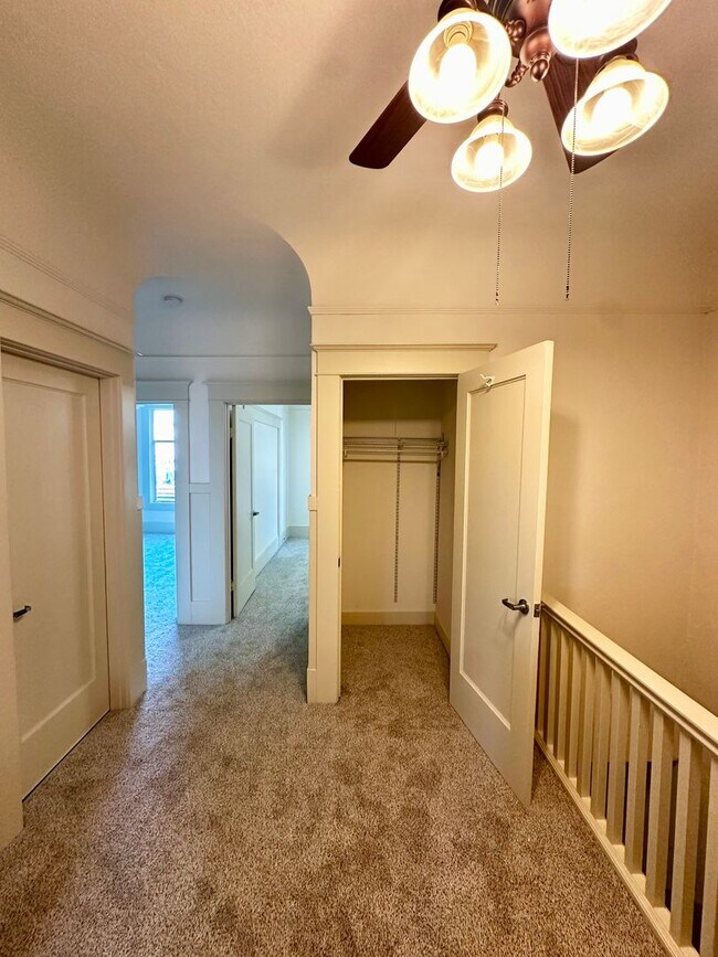Foto del edificio - Beautiful 3 bedroom 2 bath flat in the Exc...