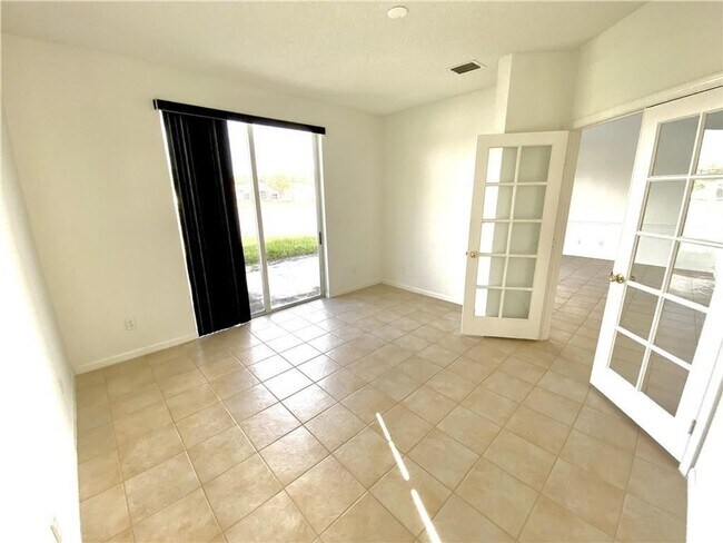 Foto del edificio - 11135 NW 46th Dr