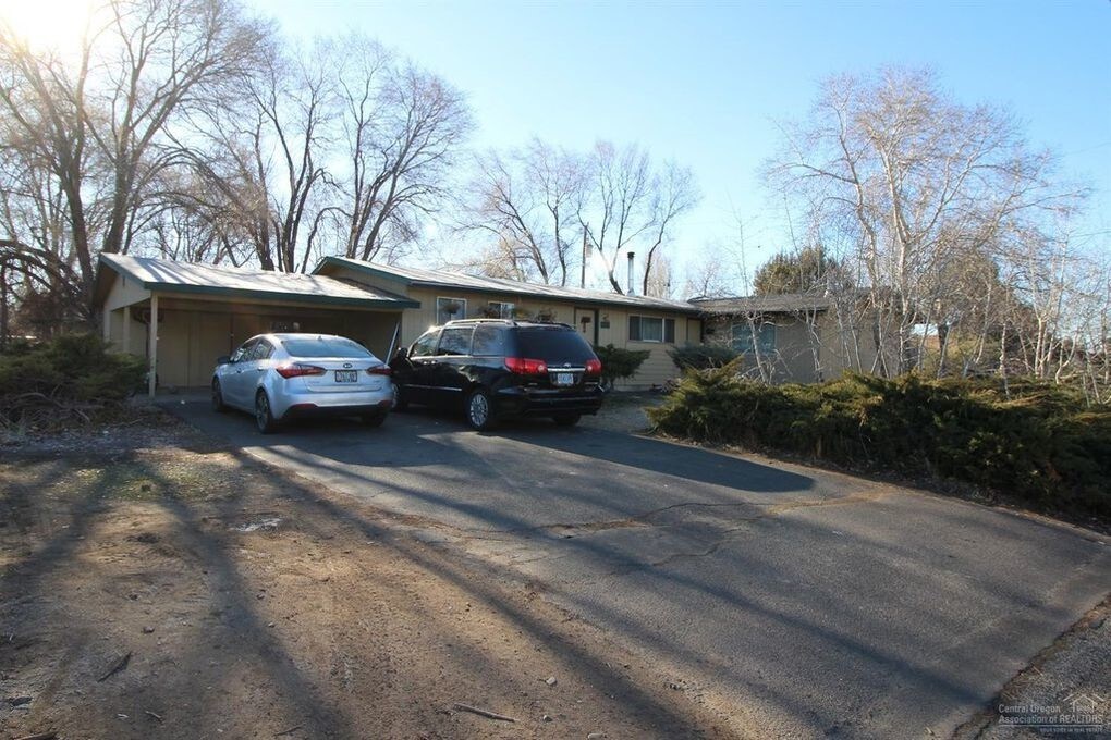 Primary Photo - 1712 SW Lava Ave