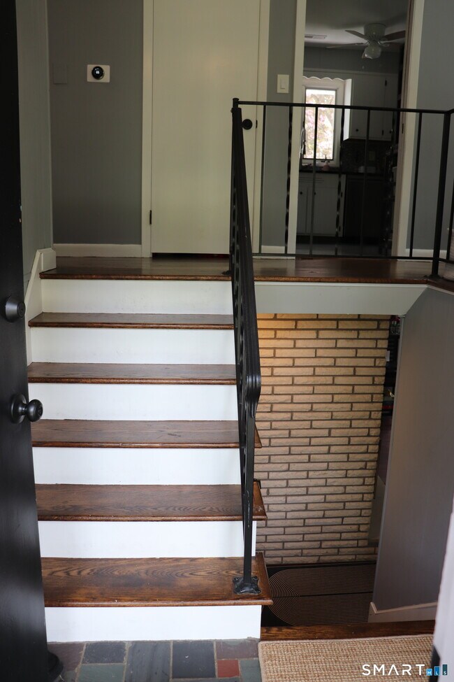 Foto del edificio - 442 Surrey Ln