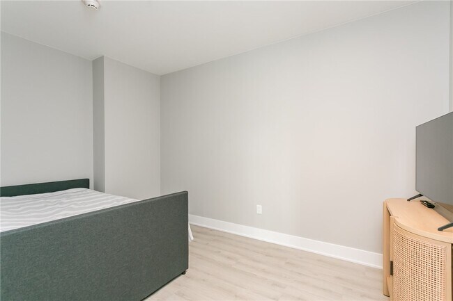 Foto del edificio - 205 Lakeshore Dr