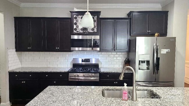 Foto del edificio - 1462 Bramblewood Dr