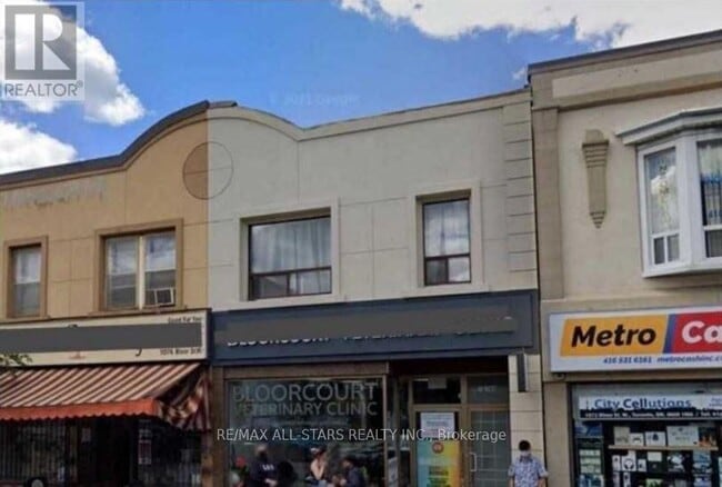 Building Photo - 1074 Bloor St W