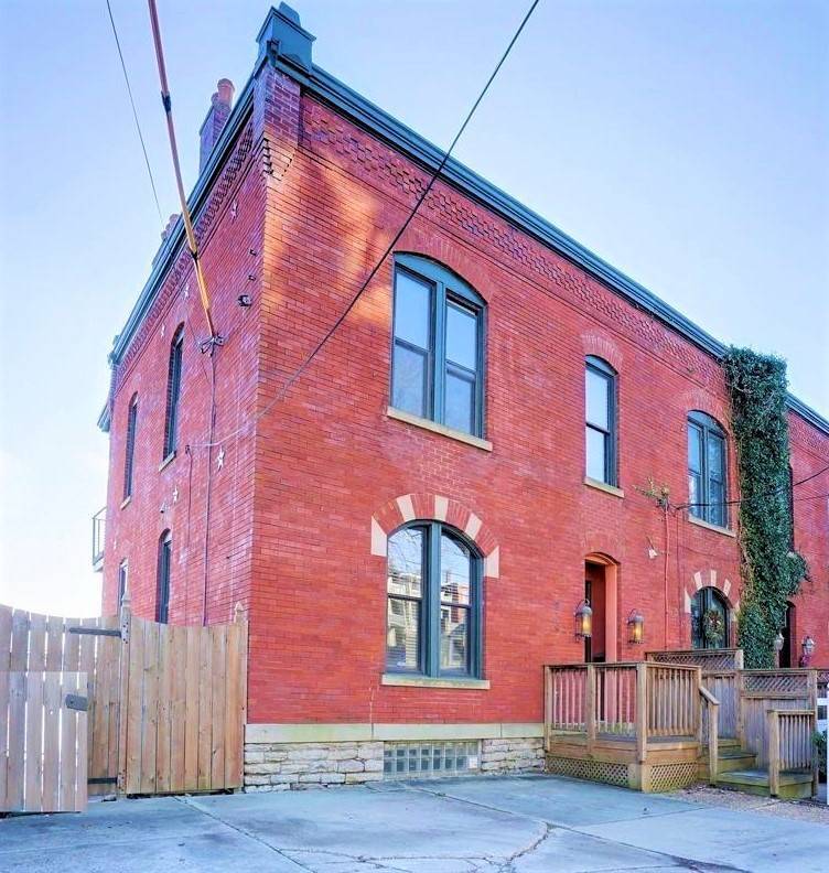 Primary Photo - 923 Riverview Pl