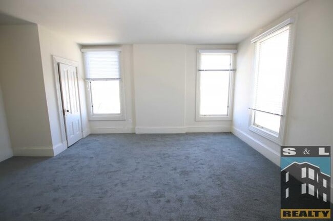 Building Photo - bedroom in San Francisco CA 94115