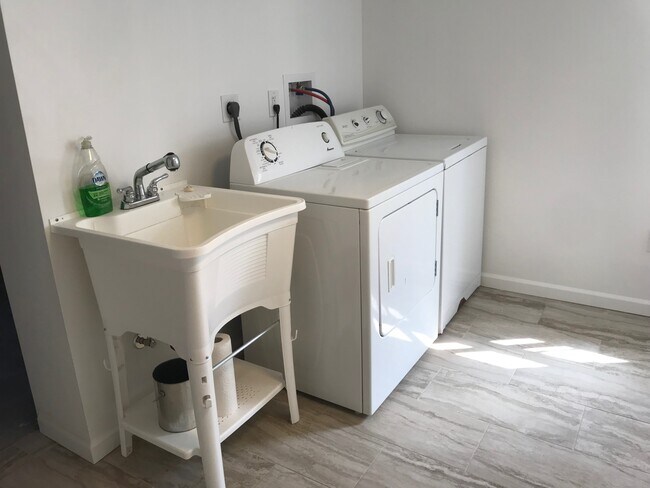 Laundry Room - 321 Cedar Ave