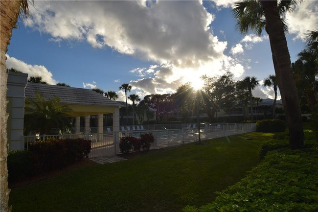 Foto del edificio - 1600 SE St Lucie Blvd