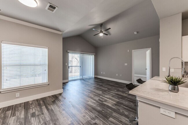 Foto del edificio - Your Dream Apartment Just Got $750 More Af...