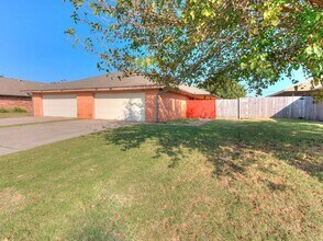 Building Photo - 8112 Azalea Ave