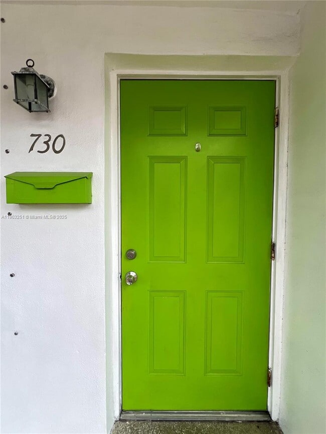 Foto del edificio - 730 NW 1st Ct