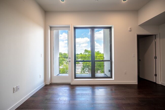 Foto del edificio - 1322 E 12th St