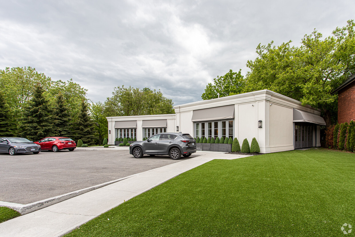  - 1451 Wellington St W