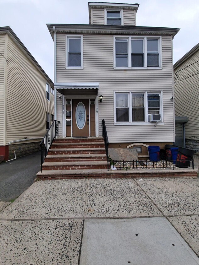 7805 4th Ave Unit 3, North Bergen, NJ 07047 Room for Rent in North