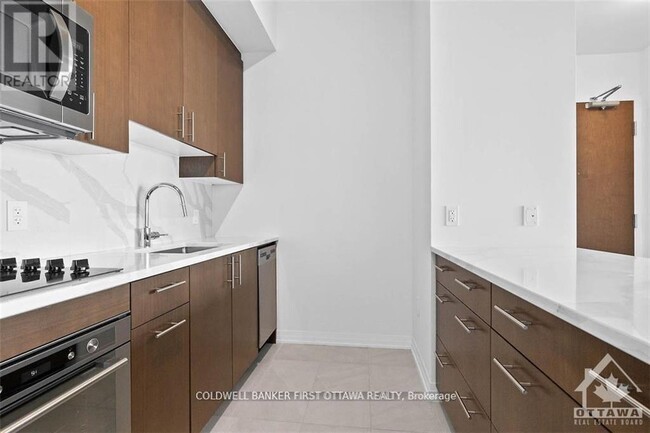 Building Photo - 805-3805 Carling Ave