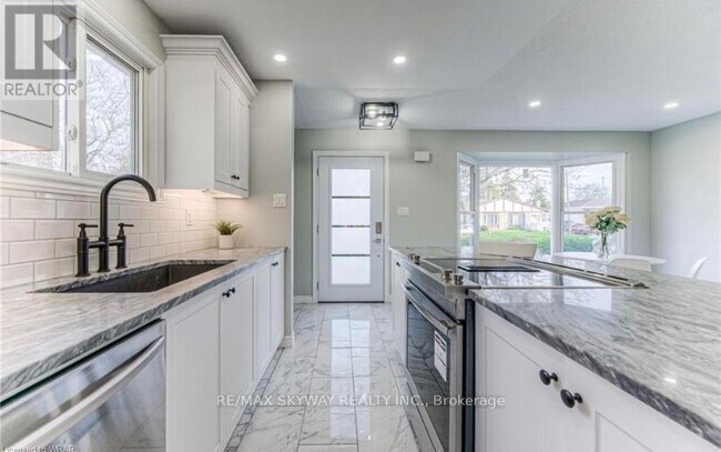 Photo du bâtiment - 238 B Northlake Dr