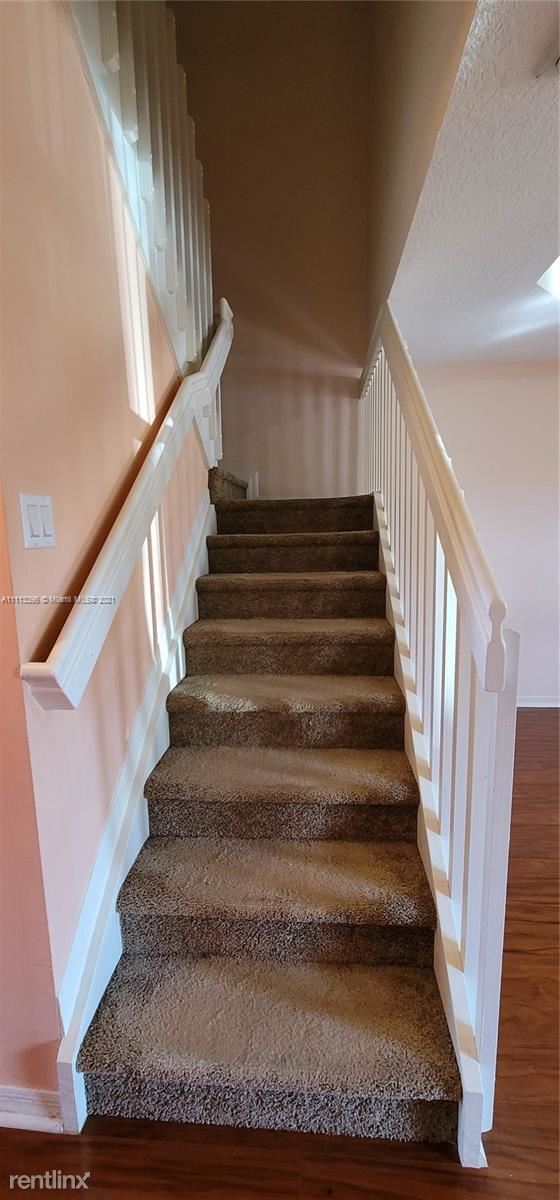 Foto del edificio - 2 br, 2.5 bath Townhome - 10587 SW 6th St ...