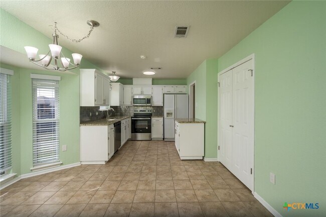 Building Photo - 3802 Lone Oak Dr