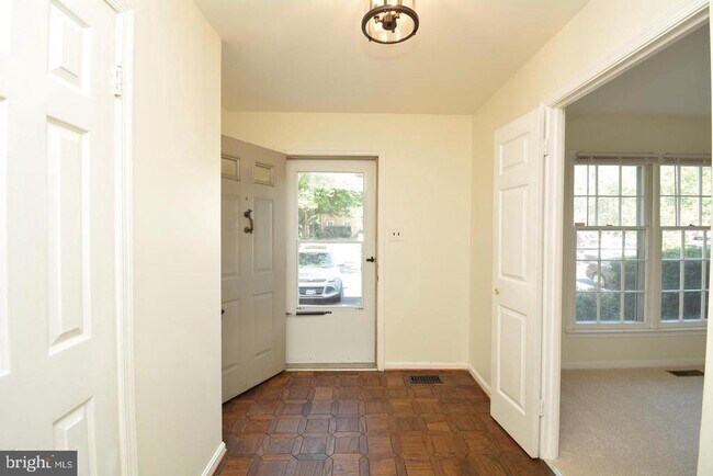 Foto del edificio - 7378 Jiri Woods Ct