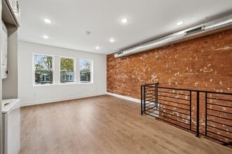 Building Photo - 2534 S 61st St