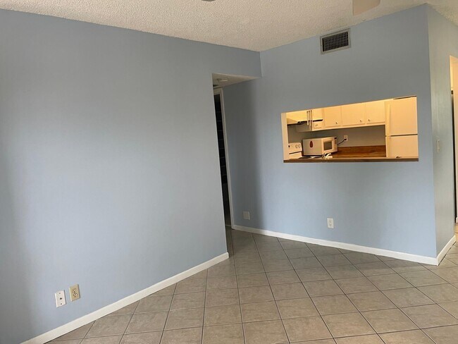 Foto del edificio - 7070 Golf Colony Ct
