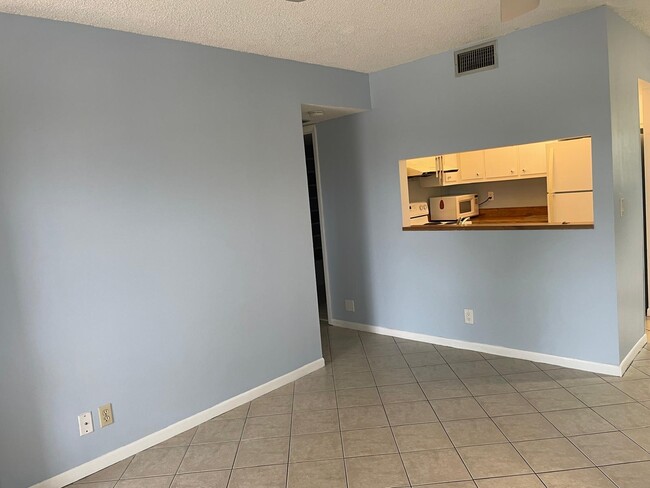 Building Photo - 7070 Golf Colony Ct