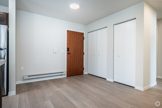 2 habitaciones, 1 baño - 989 pies cuadrados - Área de comedor - The Arnie Apartments