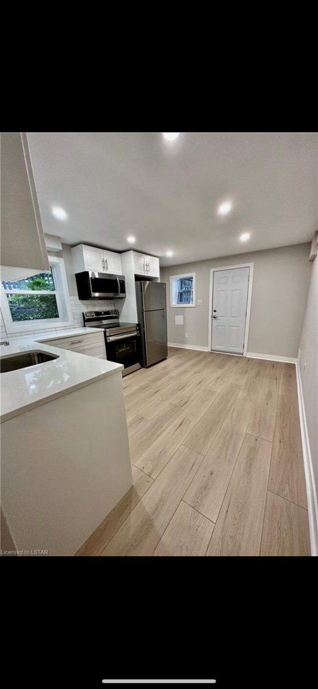 Building Photo - 364 Wharncliffe Rd S