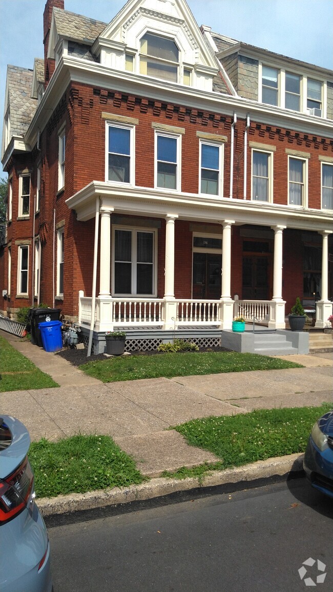 Building Photo - 1627 N 2nd St
