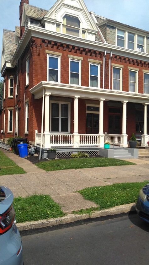 Foto principal - 1627 N 2nd St