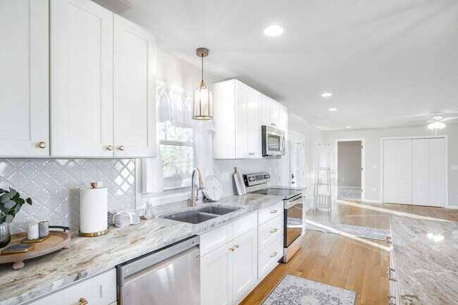 Building Photo - 5127 US-41