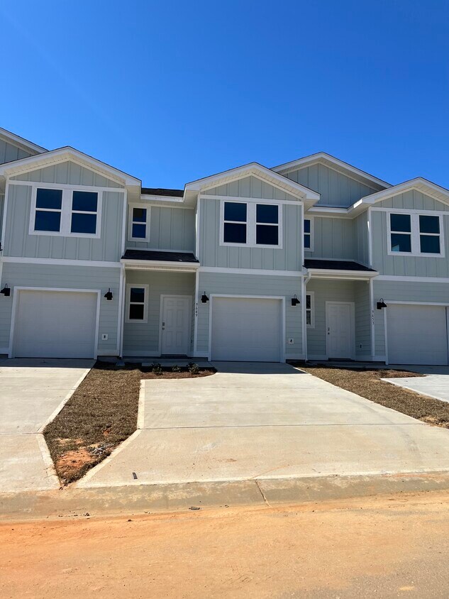 Foto principal - 9649 Nature Creek Blvd