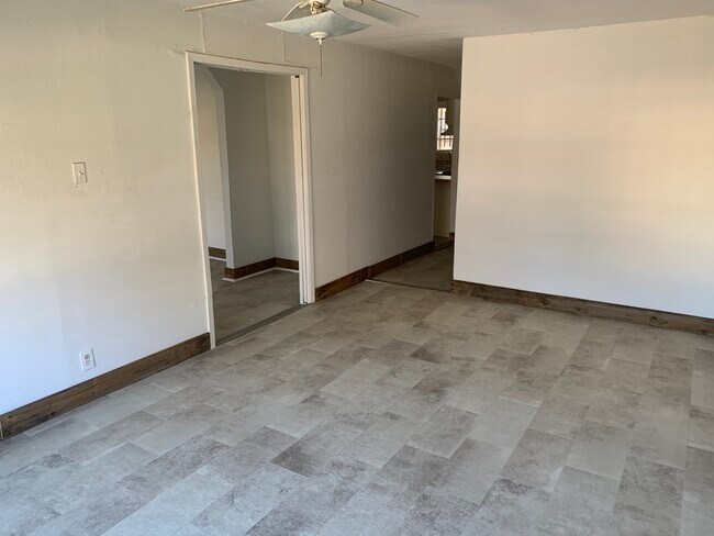 Foto del edificio - 9102 Oak Knoll Ln