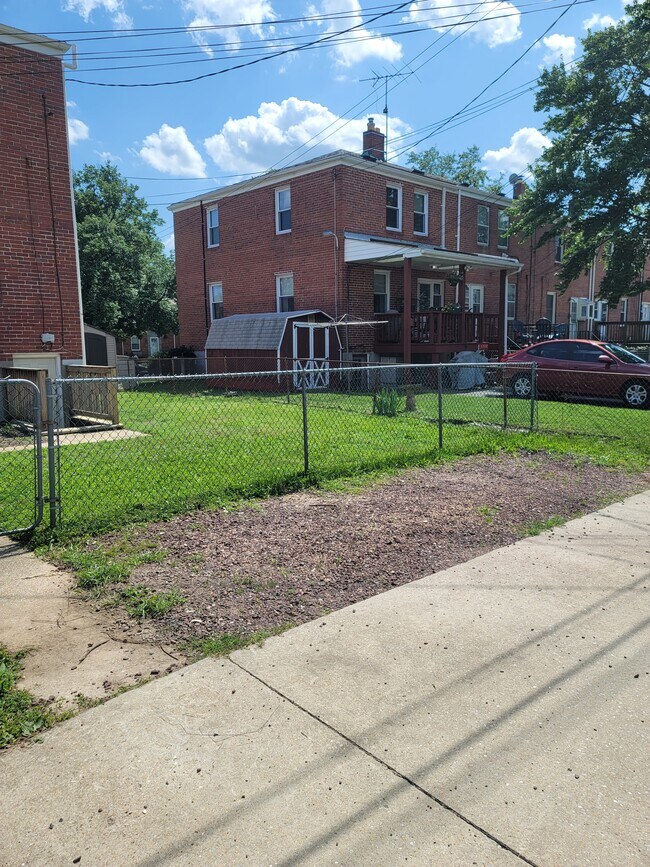 Foto del edificio - 1722 Red Oak Rd