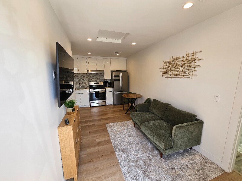 Foto principal - 14927 1/2 Titus St