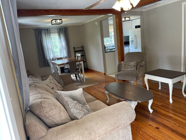 Building Photo - 2 BED, 1 BATH FULLY FURNISHED COTTAGE STYL...