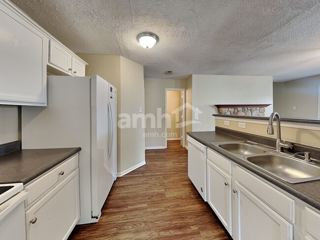 Foto del edificio - 13404 All American Rd