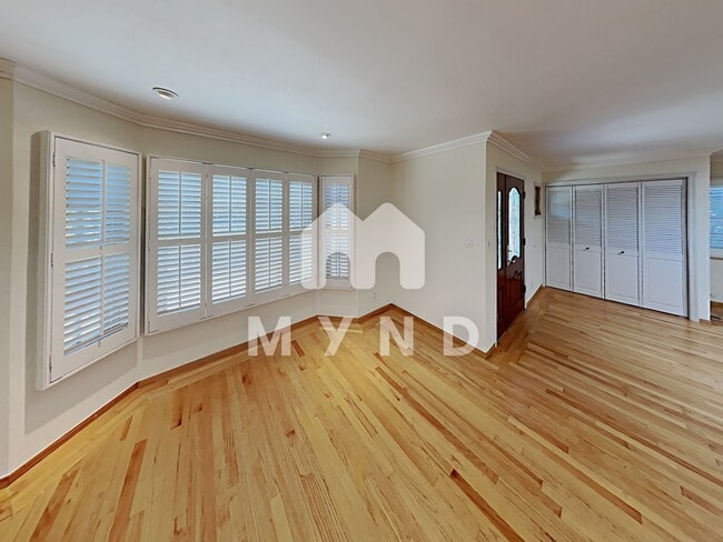 Building Photo - 10924 Barranca Dr