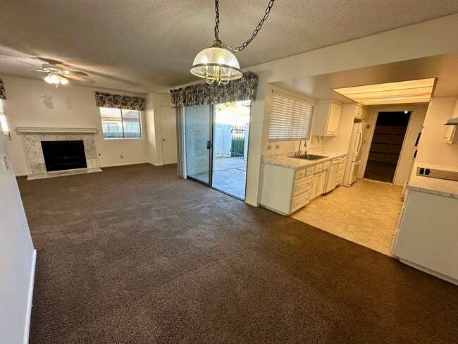 Foto del edificio - Lovely 3 Bedroom Townhome!