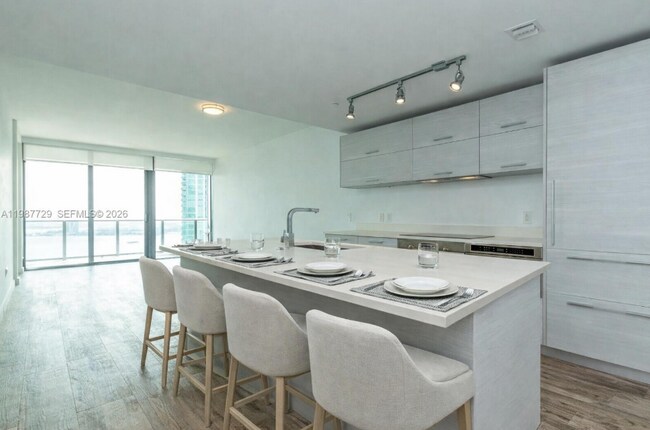 Foto del edificio - 650 NE 32nd St