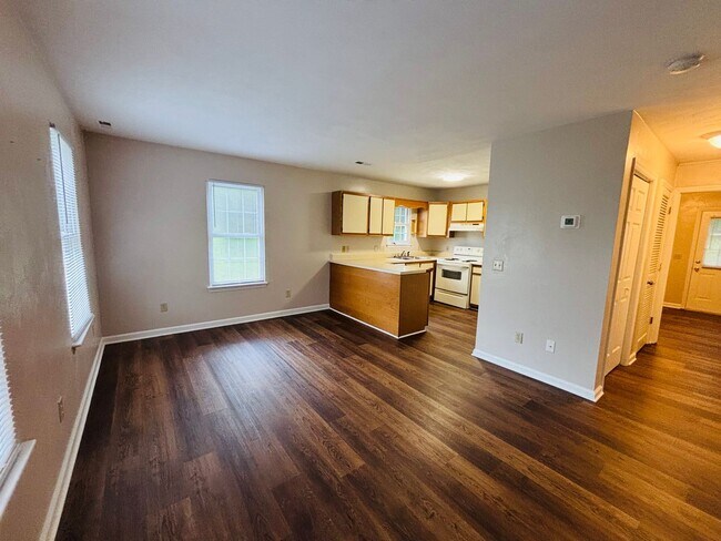 Building Photo - 876 Patrick Henry Dr