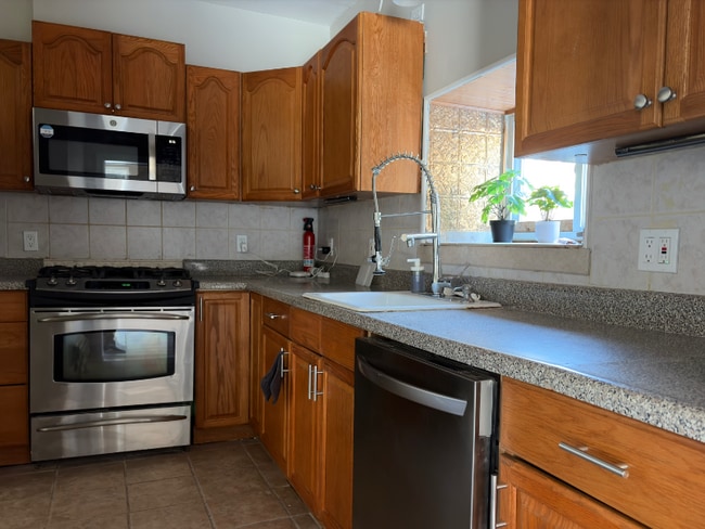 Foto del edificio - 4377 Pechin St