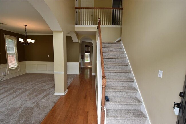 Building Photo - 629 Overhill Dr