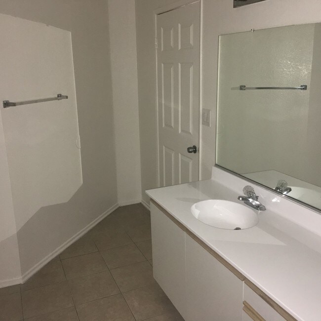 Foto del edificio - 4343 Whitsett Ave