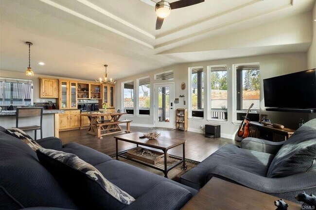 Foto del edificio - 3 Bedroom Single Family Home in Paradise