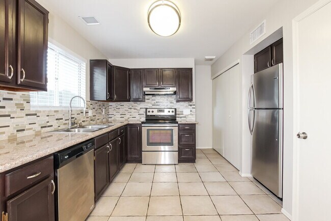 Building Photo - 4713 W Menadota Dr