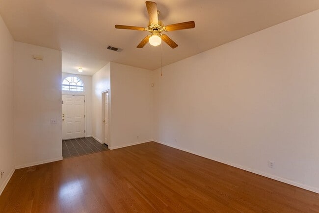 Building Photo - Stunning 3 bedroom 2 bathroom in Leander!