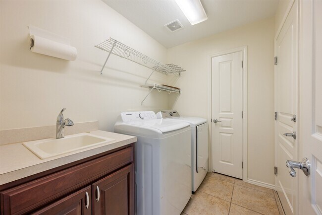 Building Photo - 19914 Sagebrush Cove